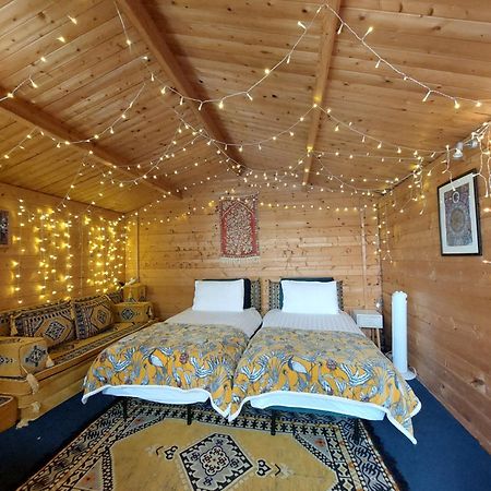 Bed and Breakfast Pilgrims Of The Goddess Гластонбері Екстер'єр фото