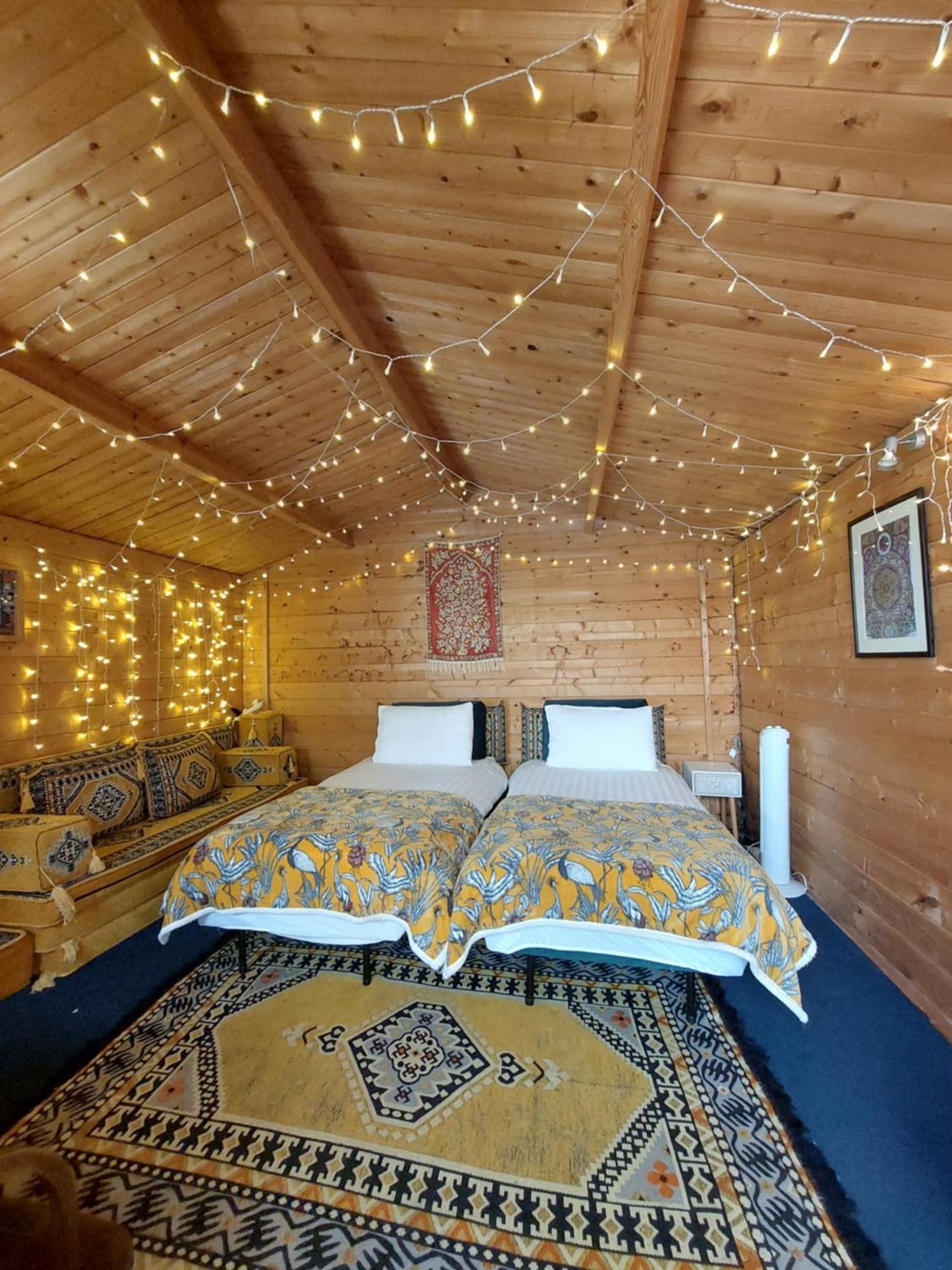 Bed and Breakfast Pilgrims Of The Goddess Гластонбері Екстер'єр фото